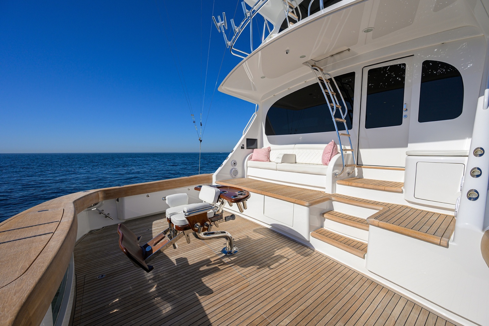 80' 2023 Viking 80 Skybridge