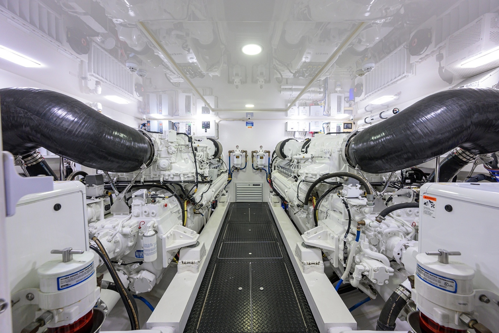 Viking 80 MERCEDES - Engine Room