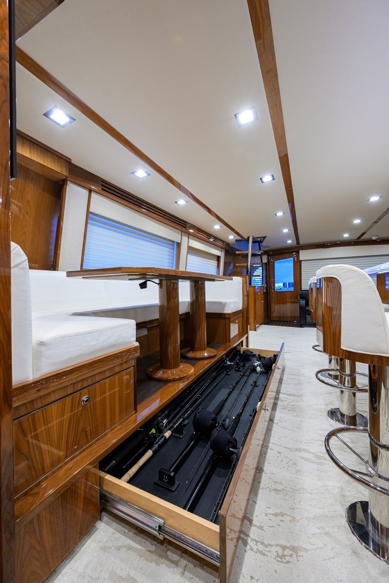 Viking 80 MERCEDES - Dinette