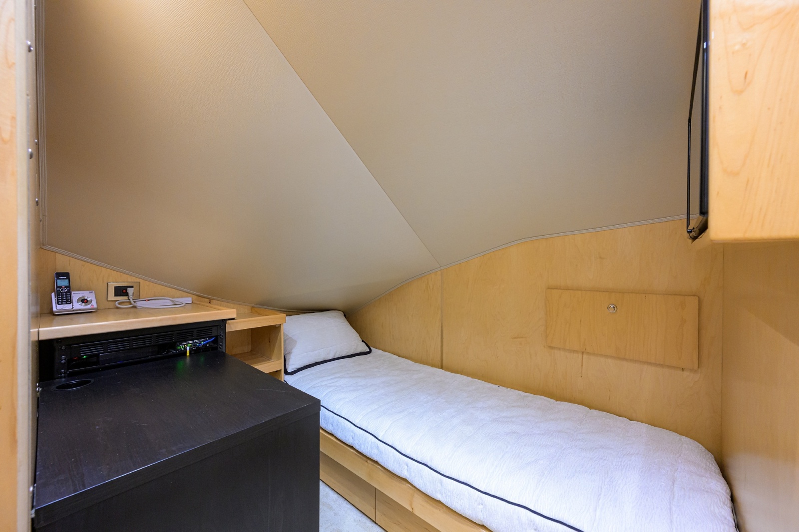 80' 2023 Viking 80 Skybridge