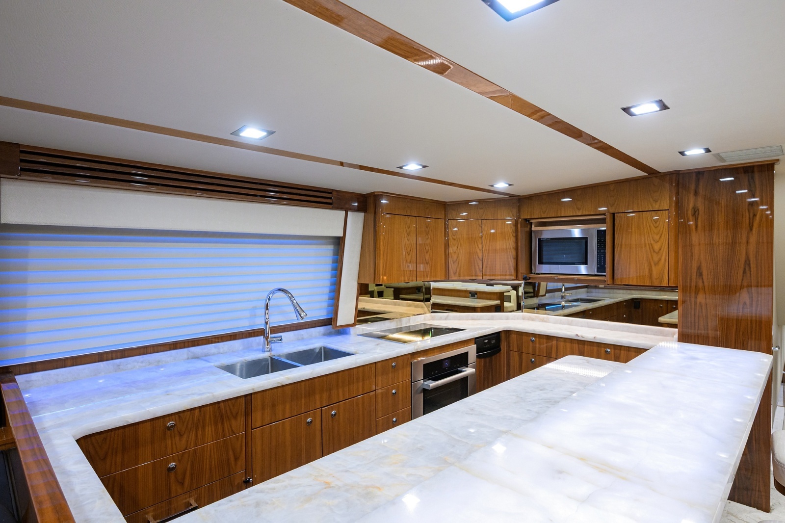 Viking 80 MERCEDES - Galley