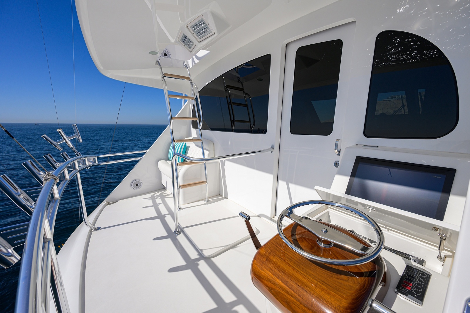 80' 2023 Viking 80 Skybridge