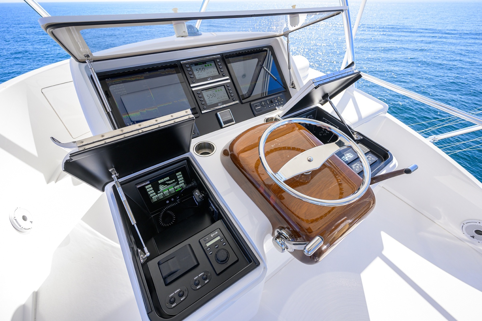 80' 2023 Viking 80 Skybridge