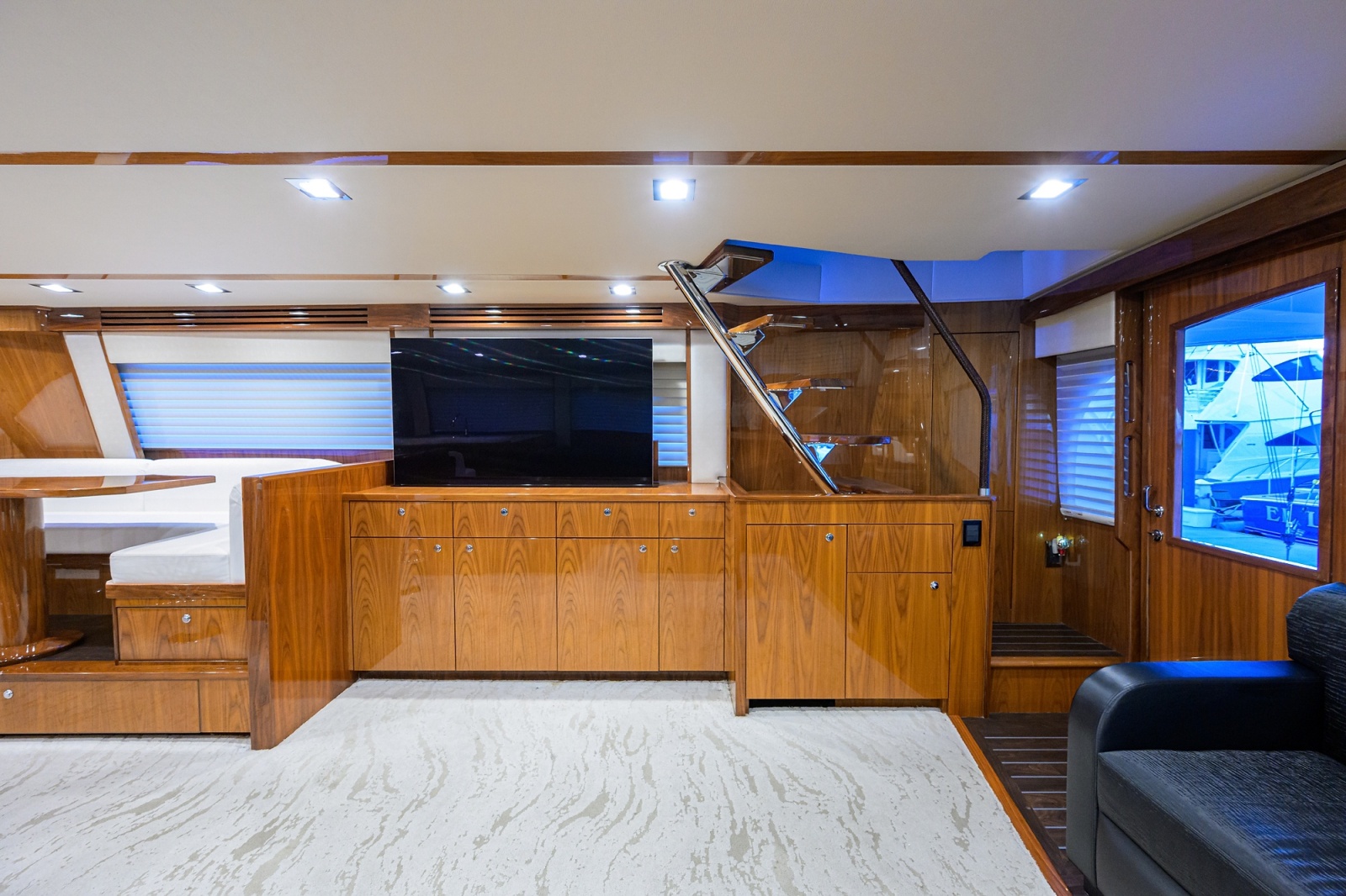 80' 2023 Viking 80 Skybridge