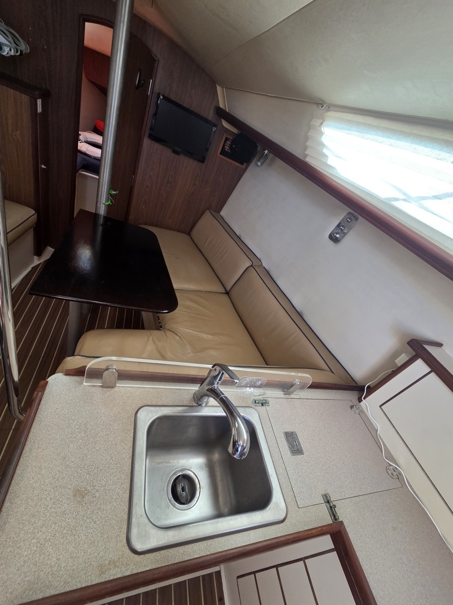 Kailani 31ft Hunter Yacht For Sale
