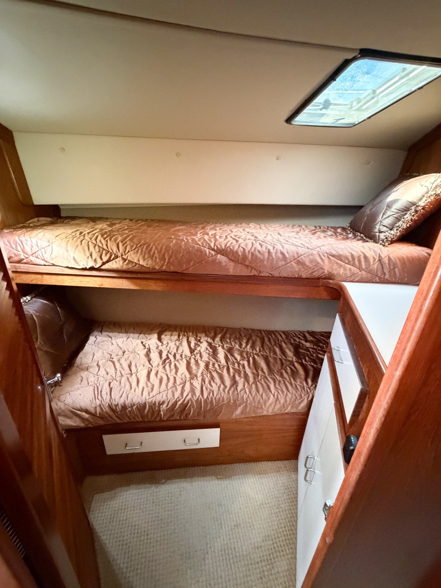 36' 1988 Pacemaker 36 Convertible