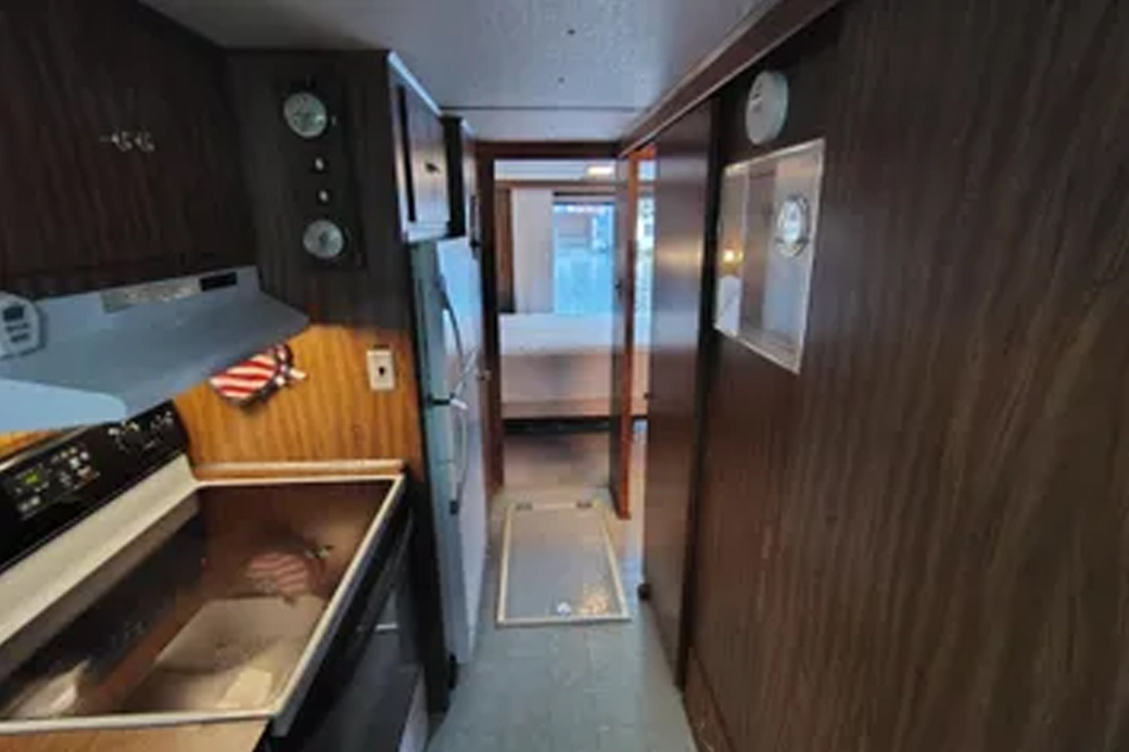 50' 1981 Lazy Days 50