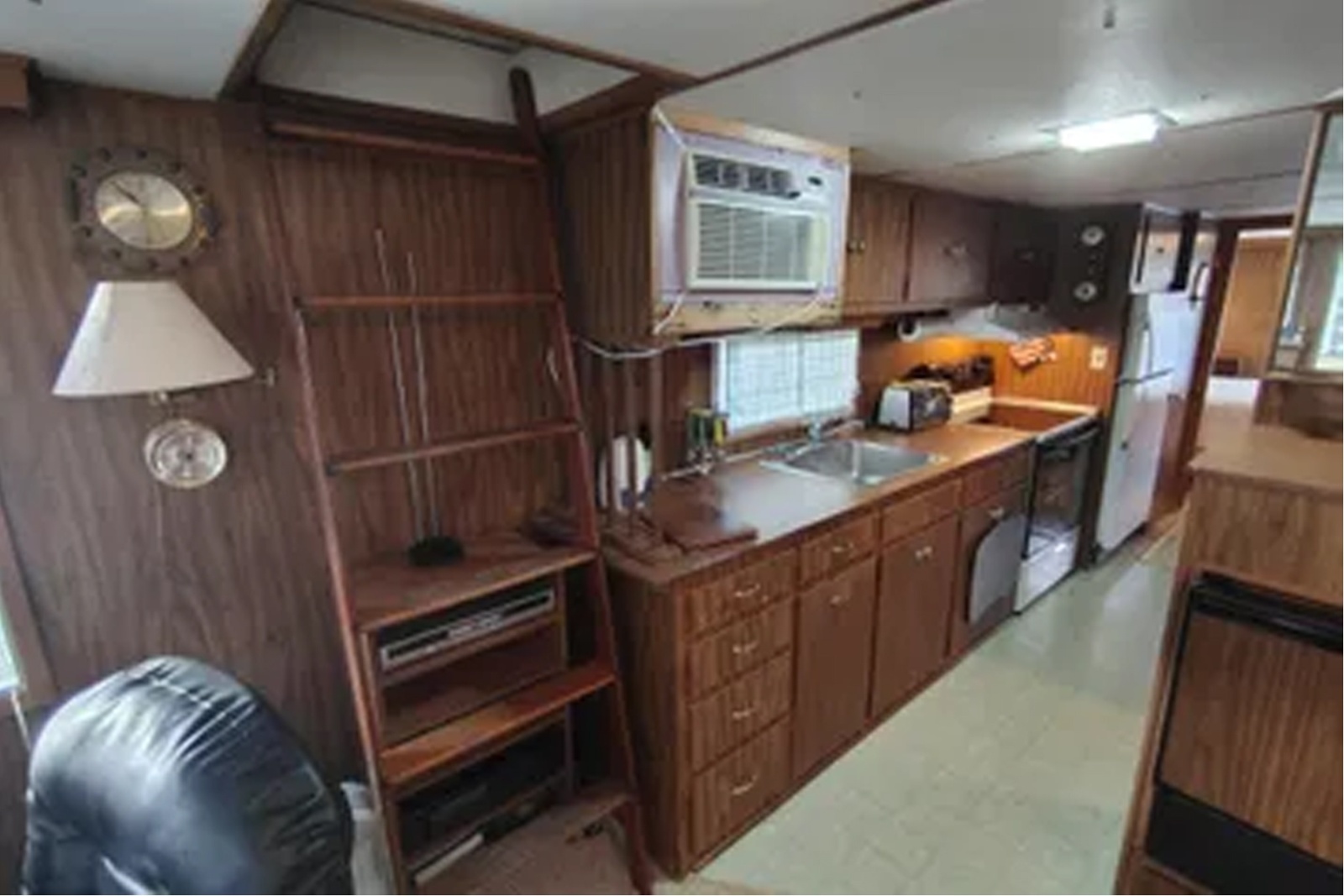 50' 1981 Lazy Days 50