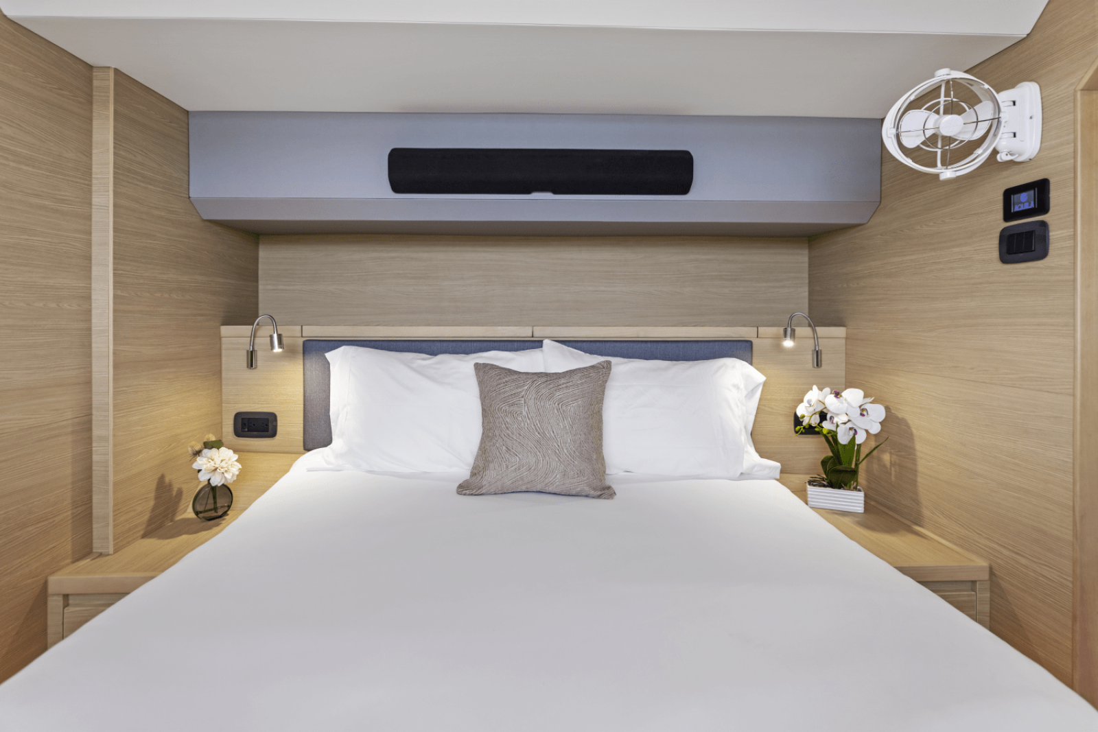 50ft Aquila Yacht For Sale