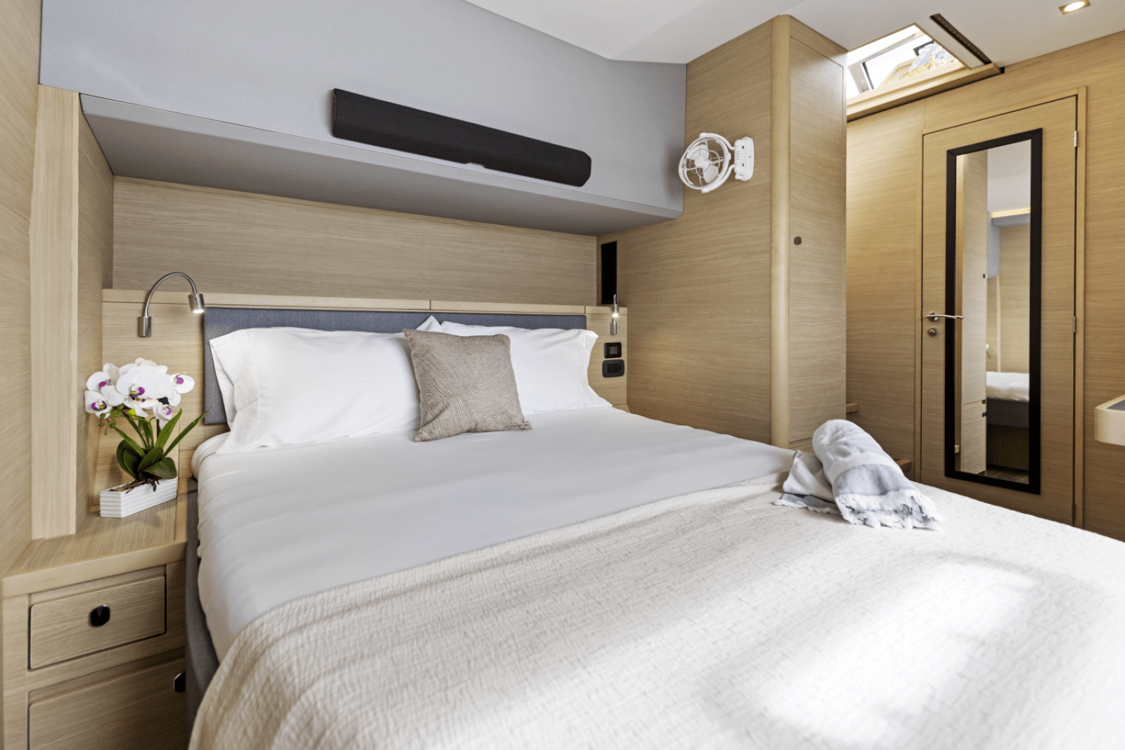 50ft Aquila Yacht For Sale