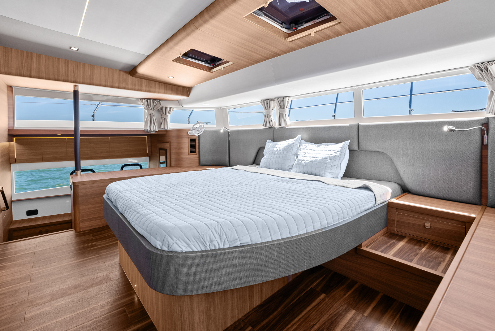 54ft Aquila Yacht For Sale