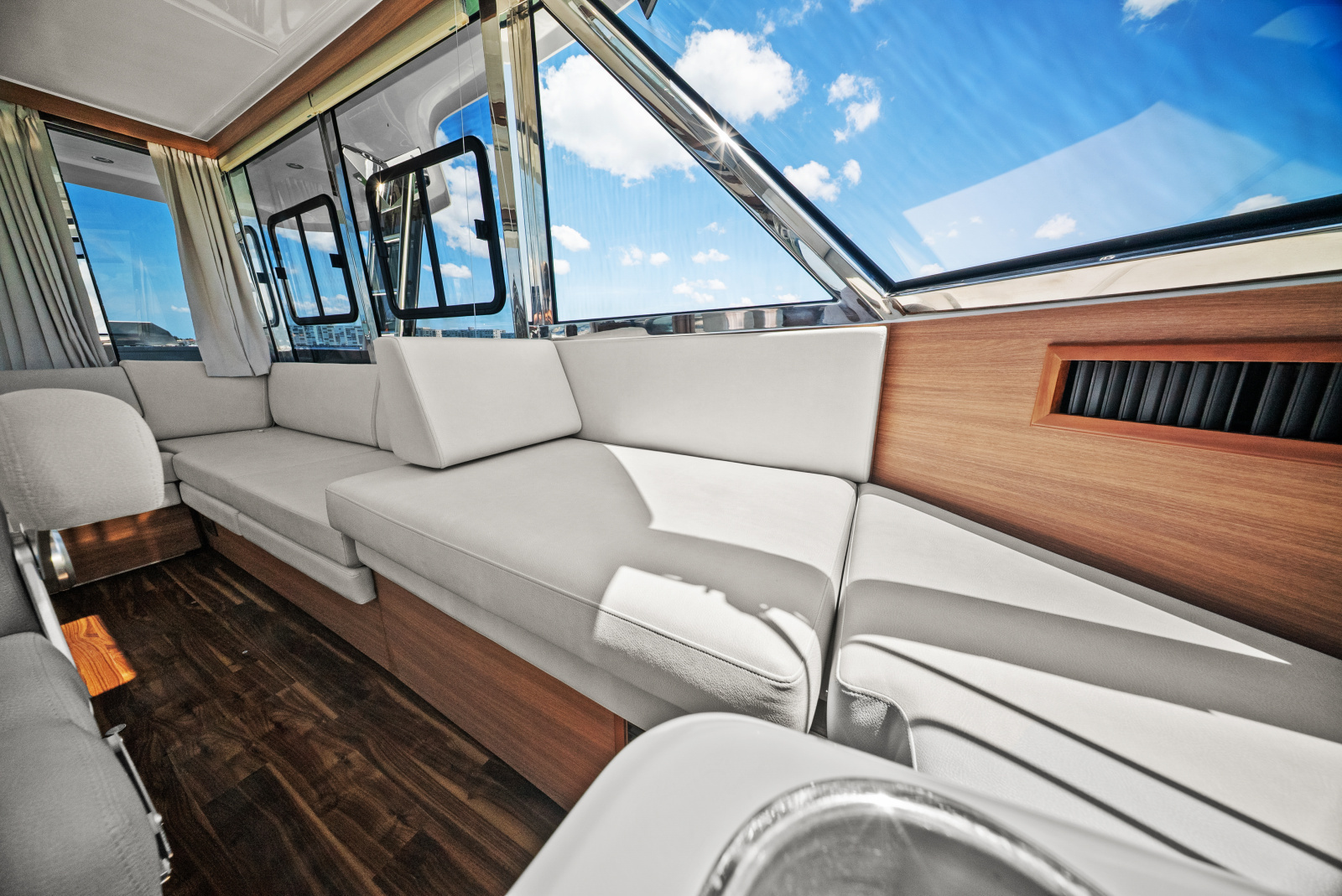 54ft Aquila Yacht For Sale