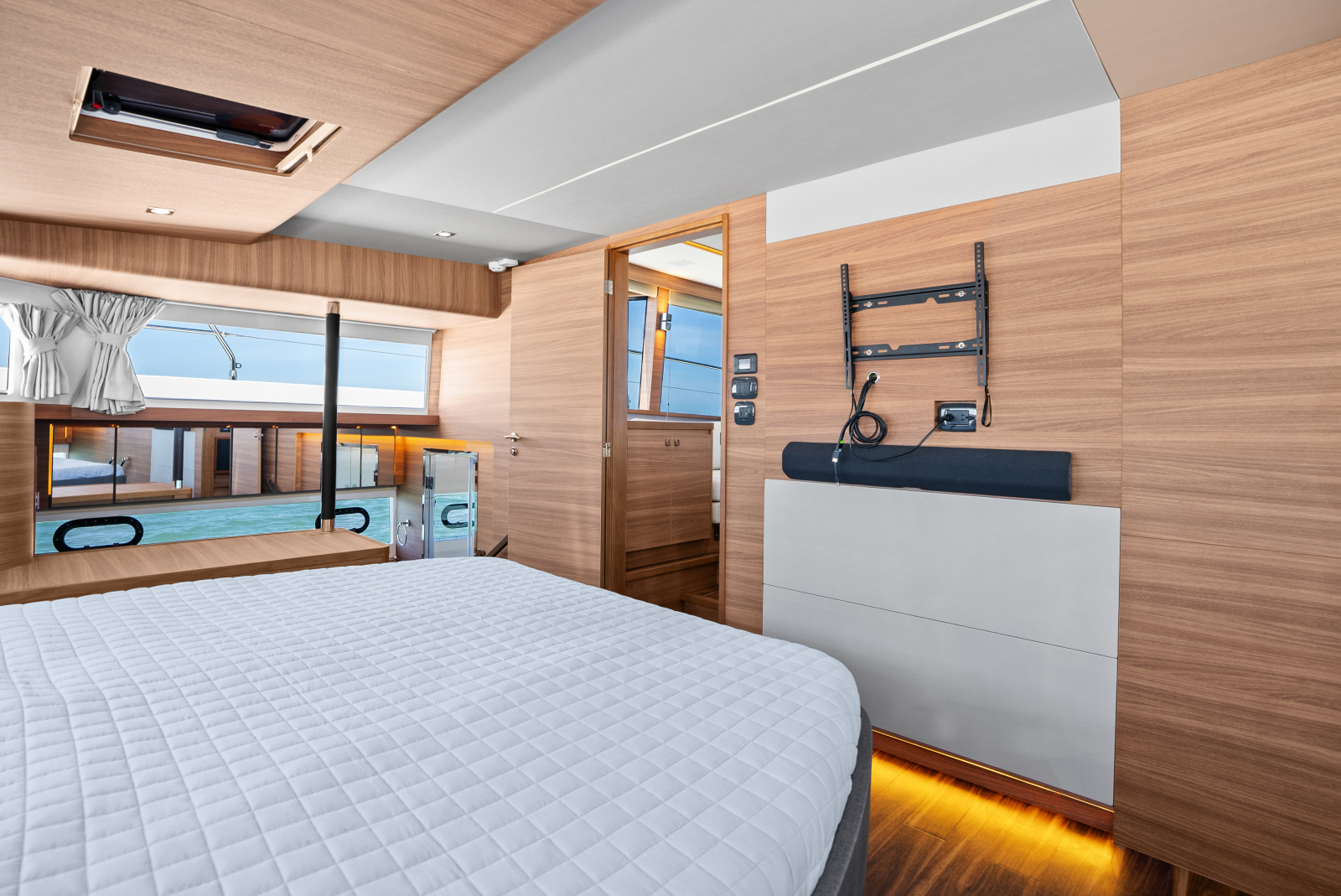 54ft Aquila Yacht For Sale