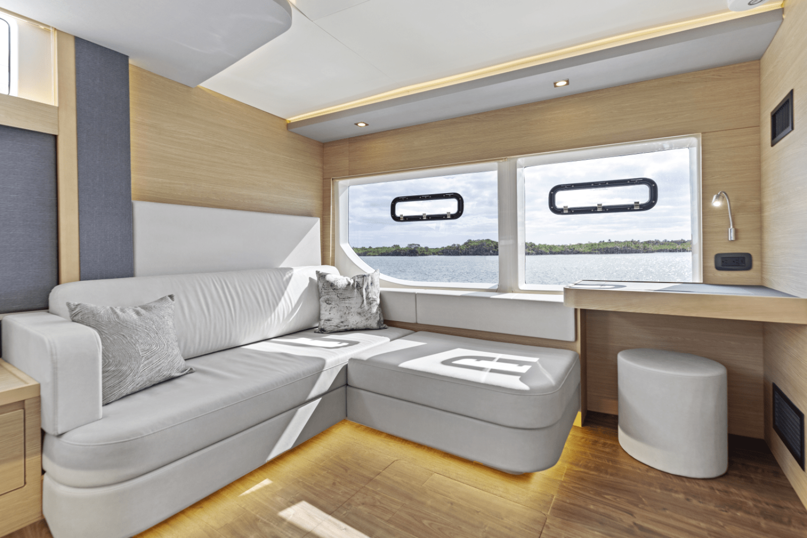 52ft Aquila Yacht For Sale