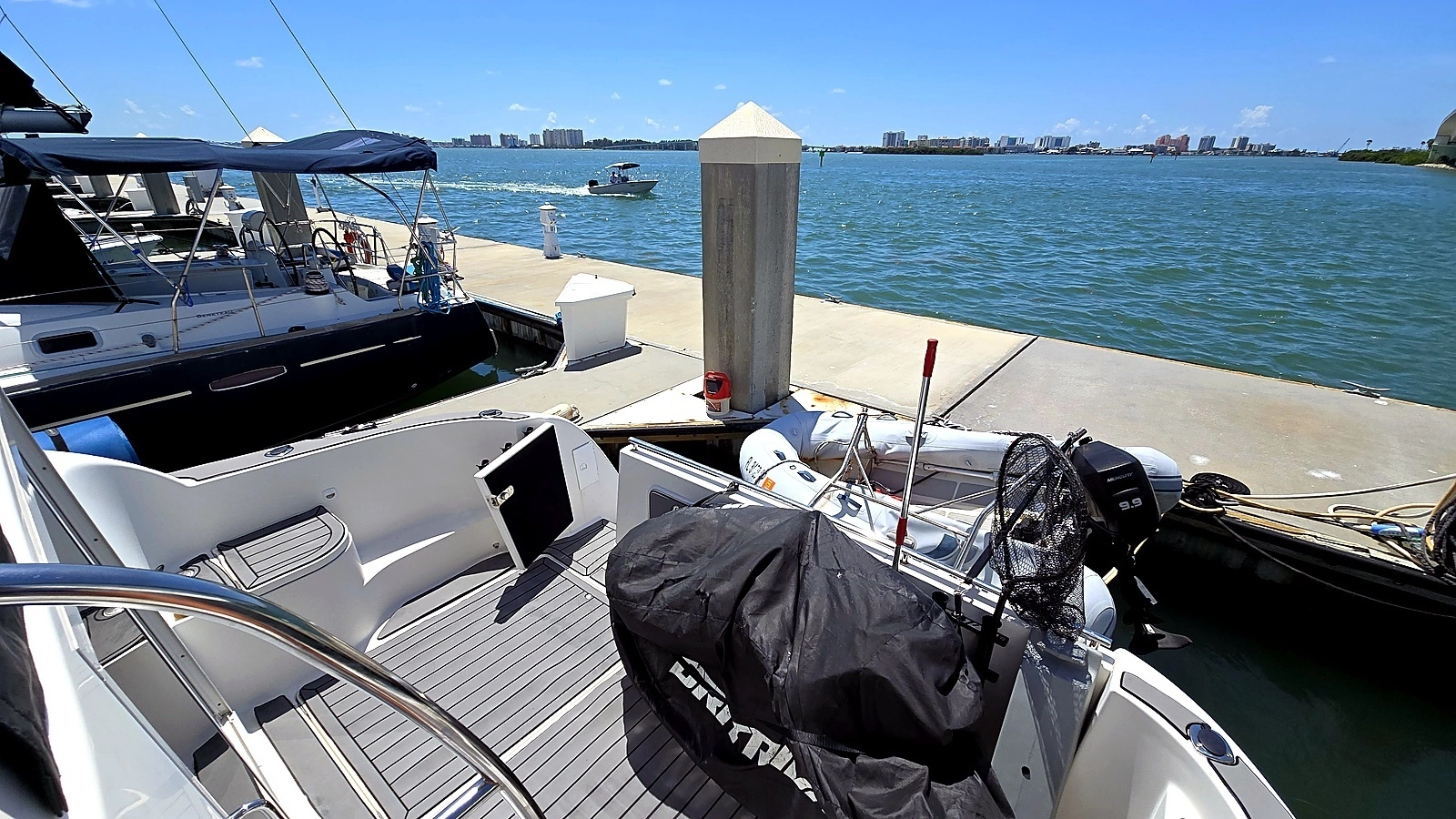 2004 Meridian 459 Aft Cabin Cockpit Motor Yacht