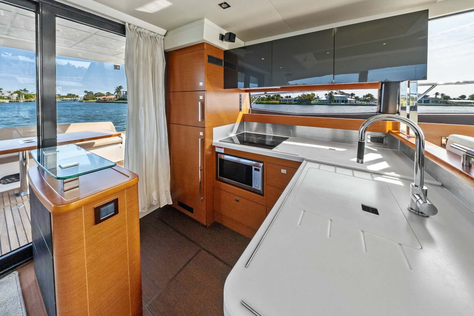 55' 2015 Prestige 550