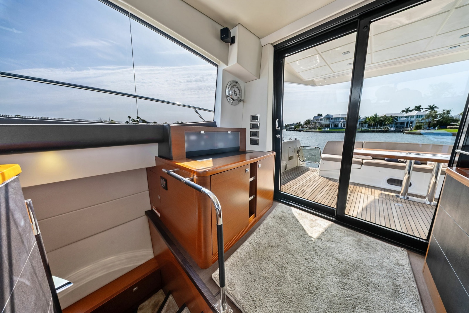 55' 2015 Prestige 550