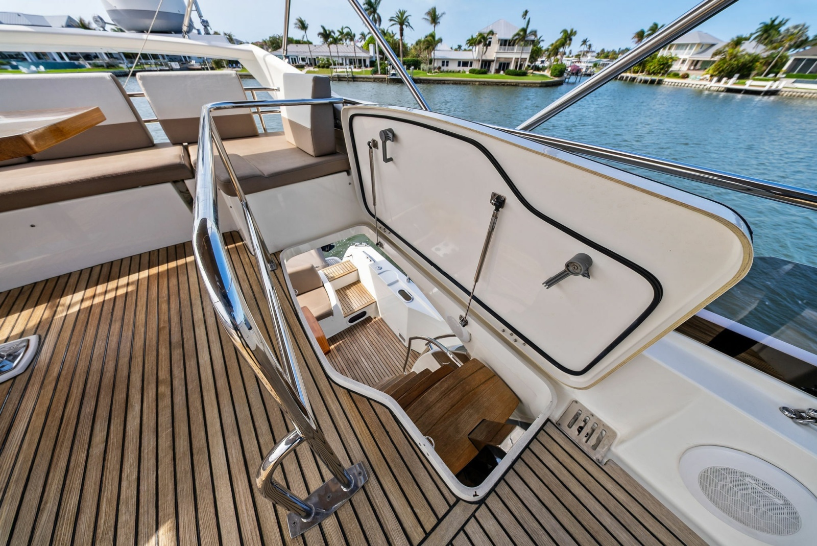 55' 2015 Prestige 550