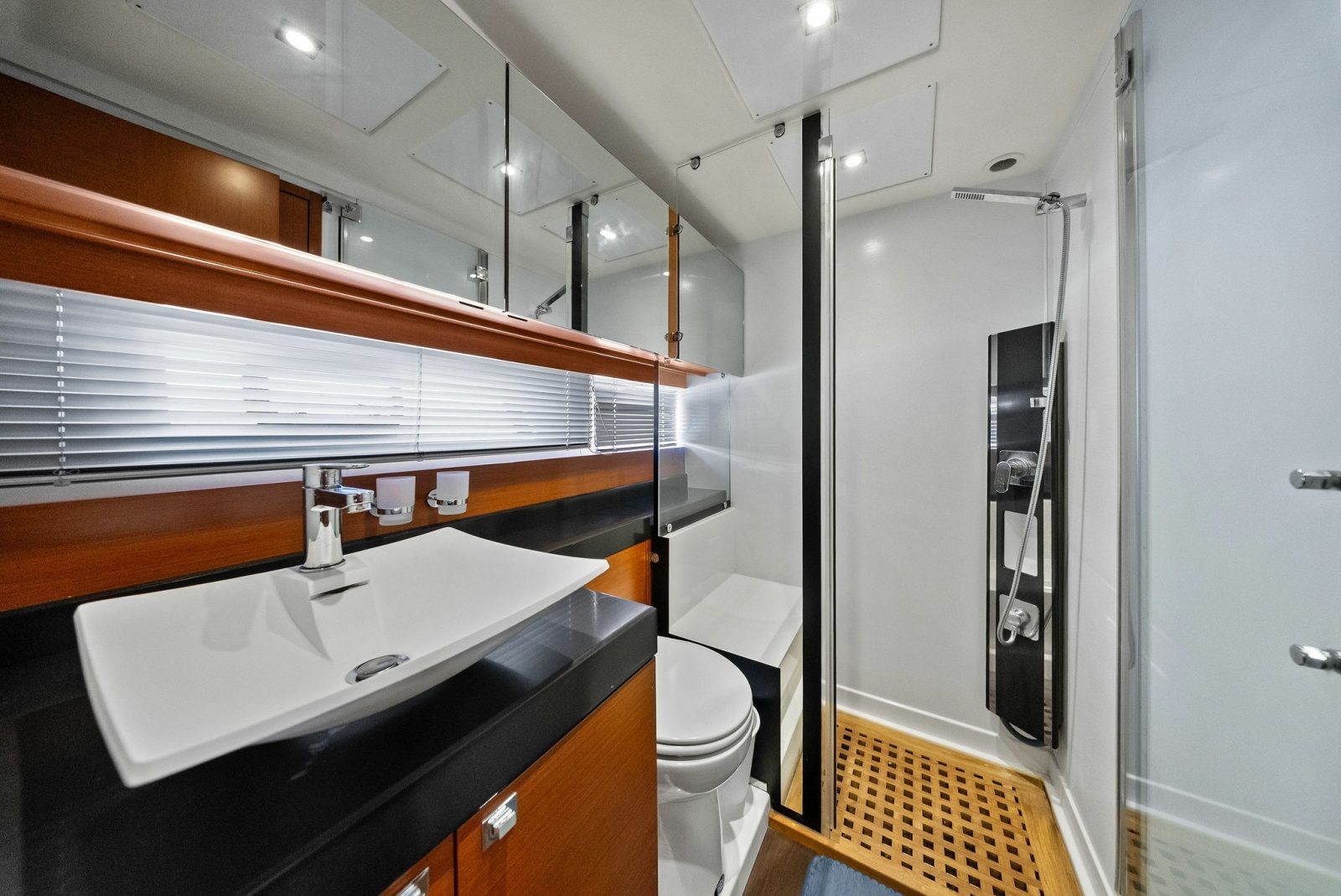 55' 2015 Prestige 550