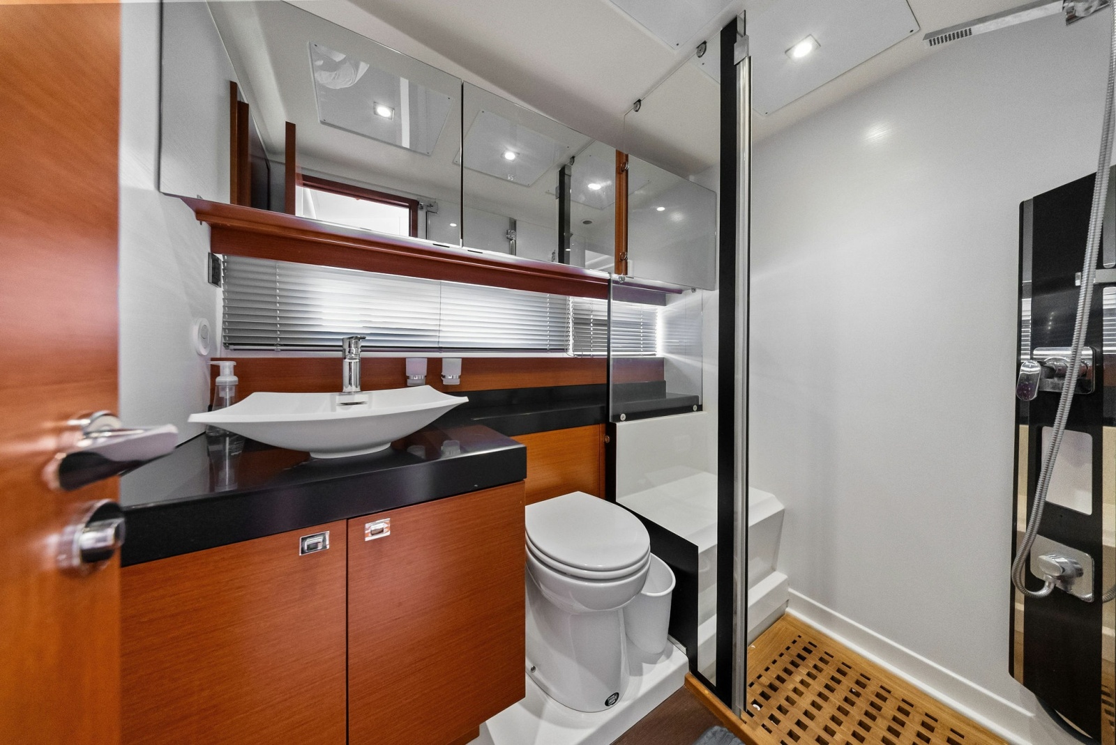 55' 2015 Prestige 550