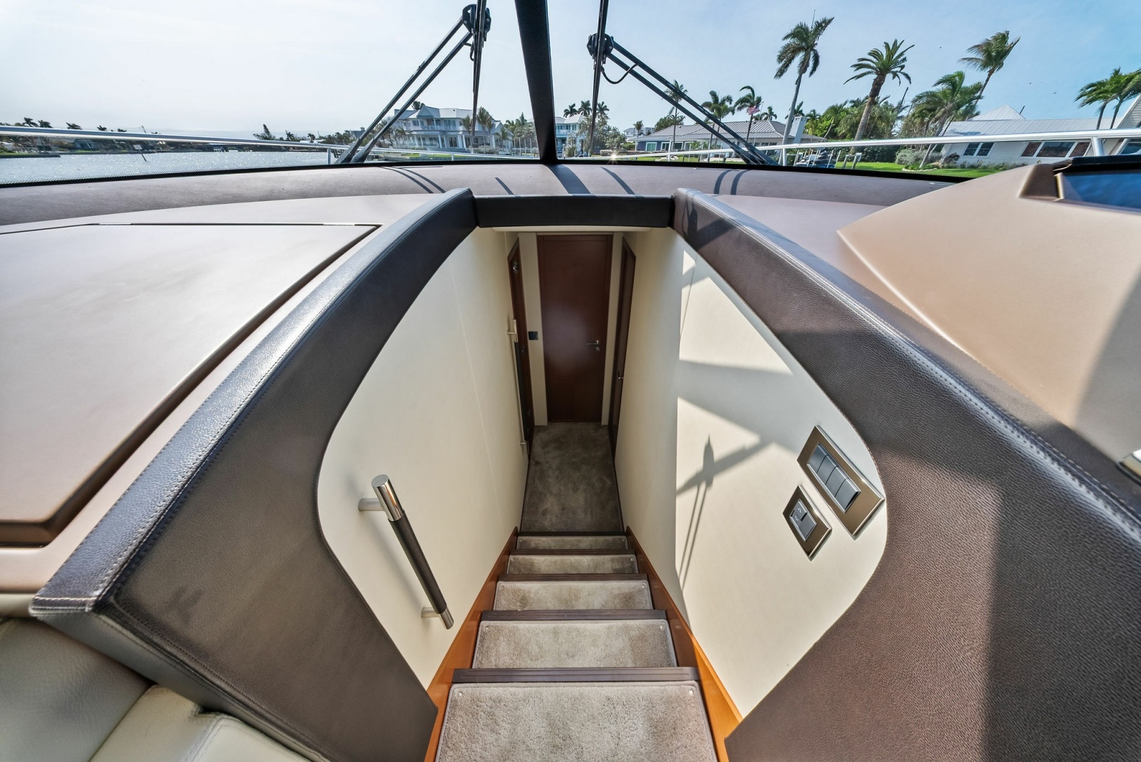 55' 2015 Prestige 550