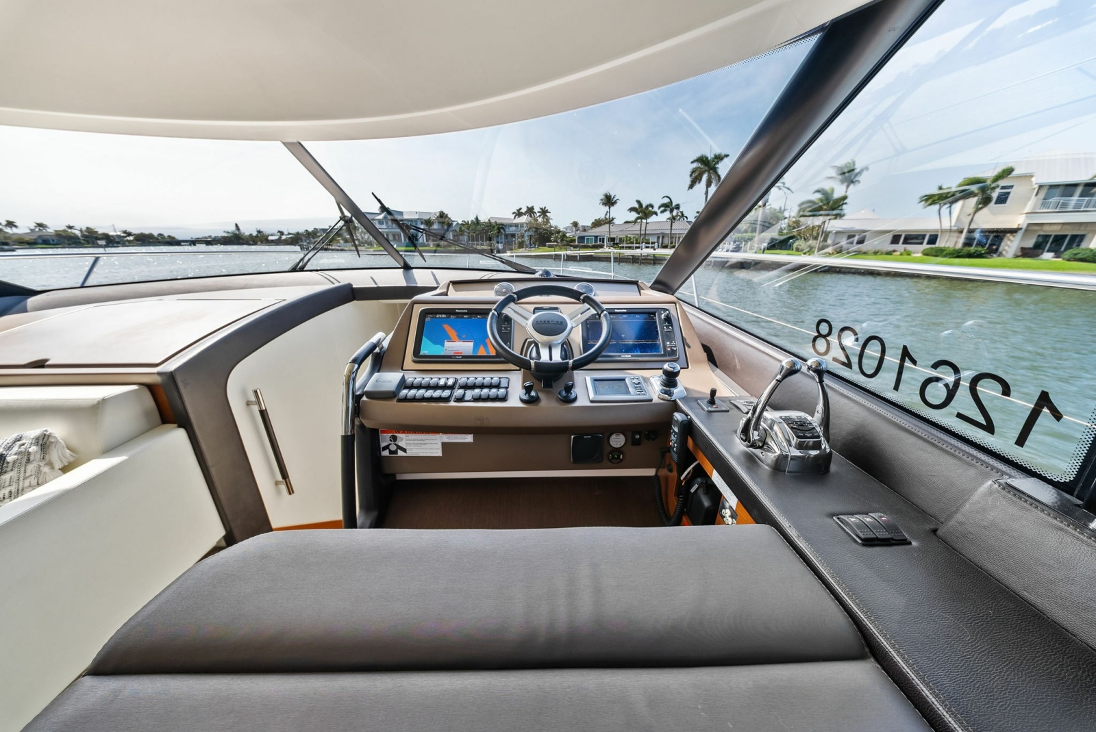 55' 2015 Prestige 550