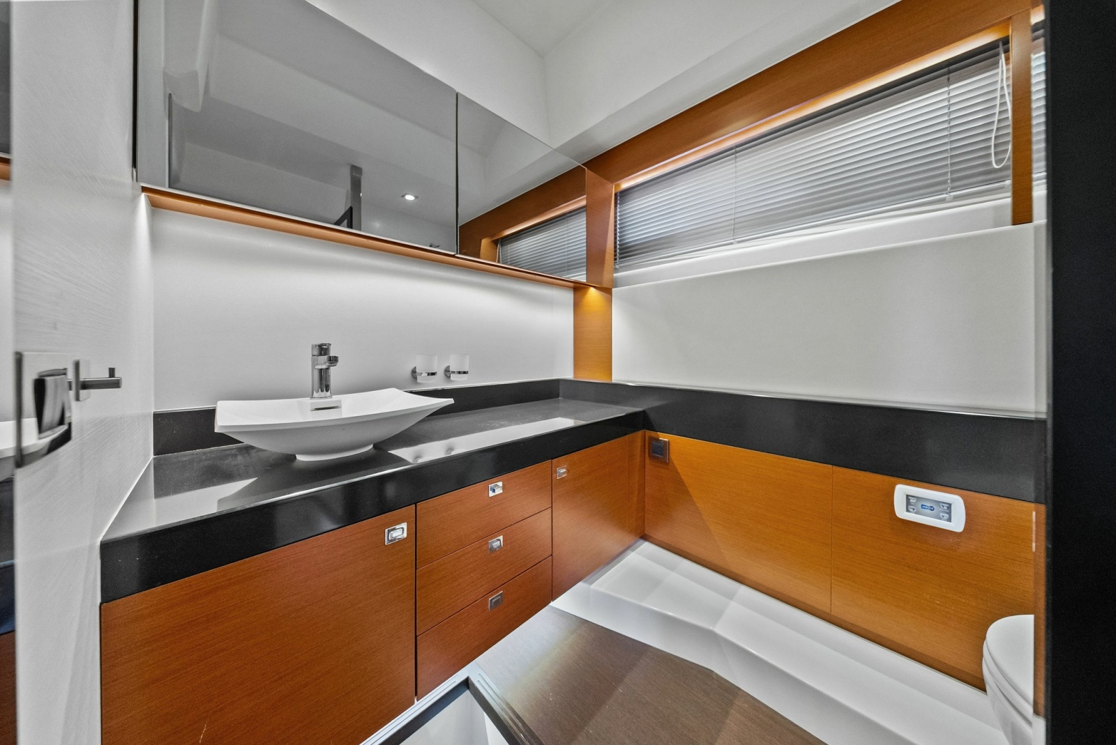 55' 2015 Prestige 550