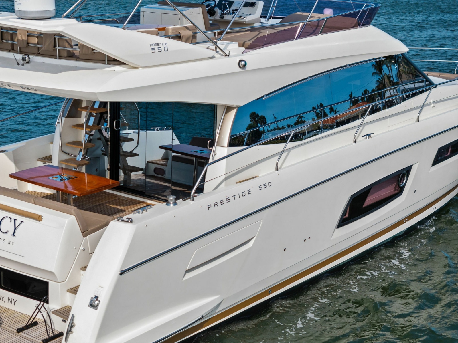 55' 2015 Prestige 550