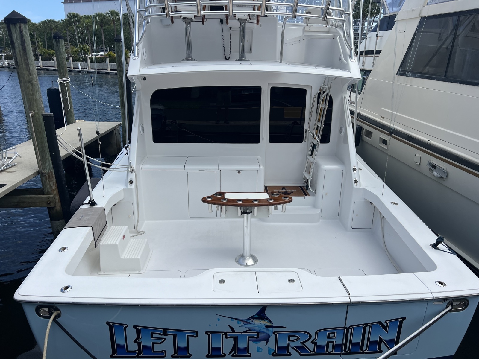 Viking 52 LET IT RAIN - Cockpit