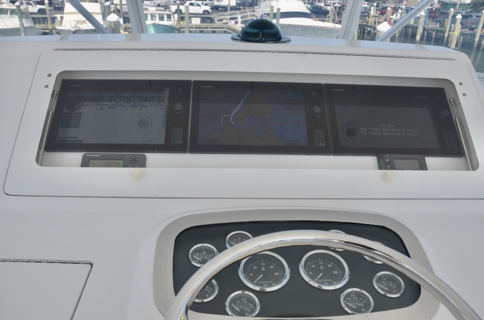 Viking 52 LET IT RAIN - Helm