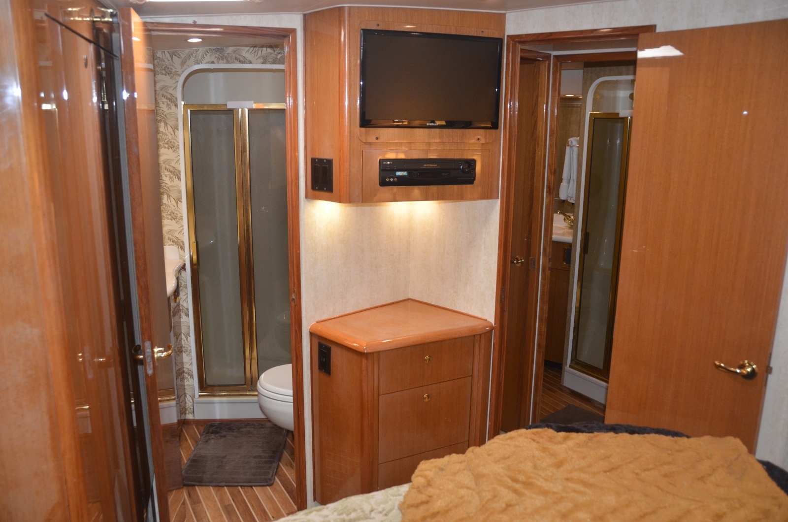 Viking 52 LET IT RAIN - Master Stateroom