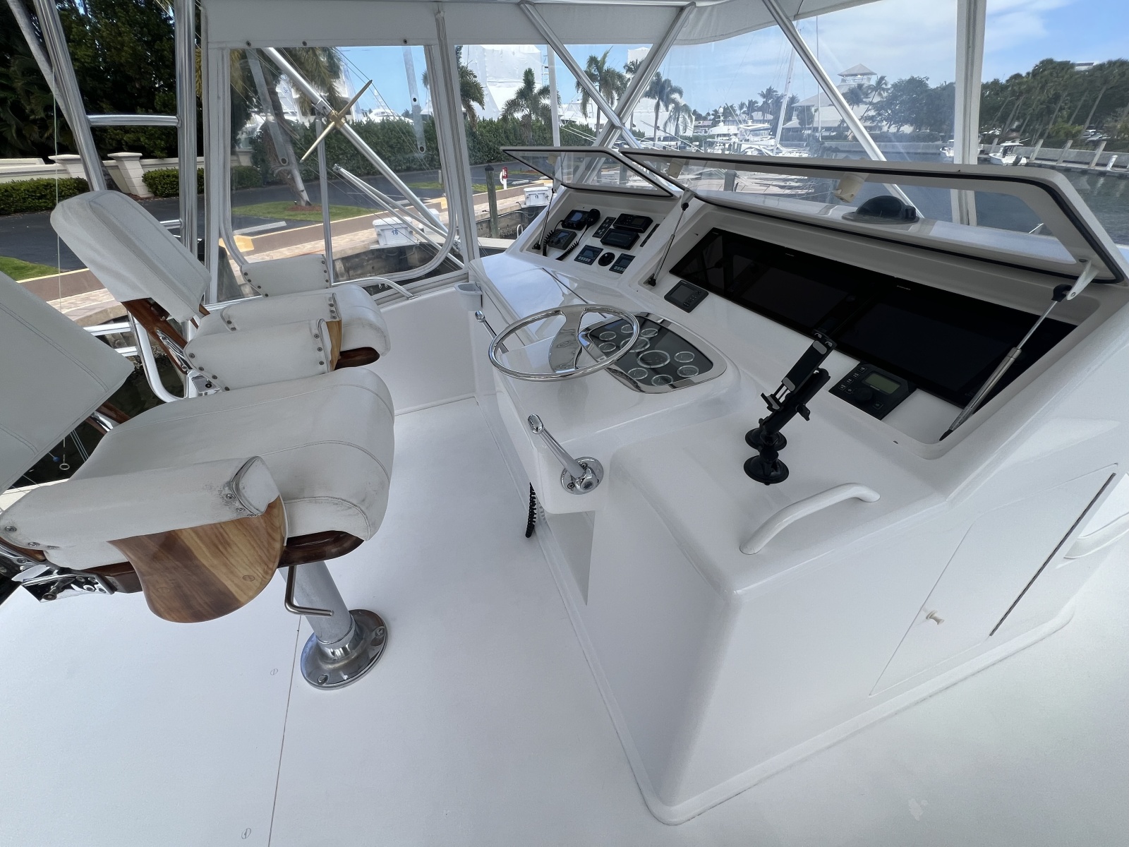 52' 2003 Viking 52 Convertible