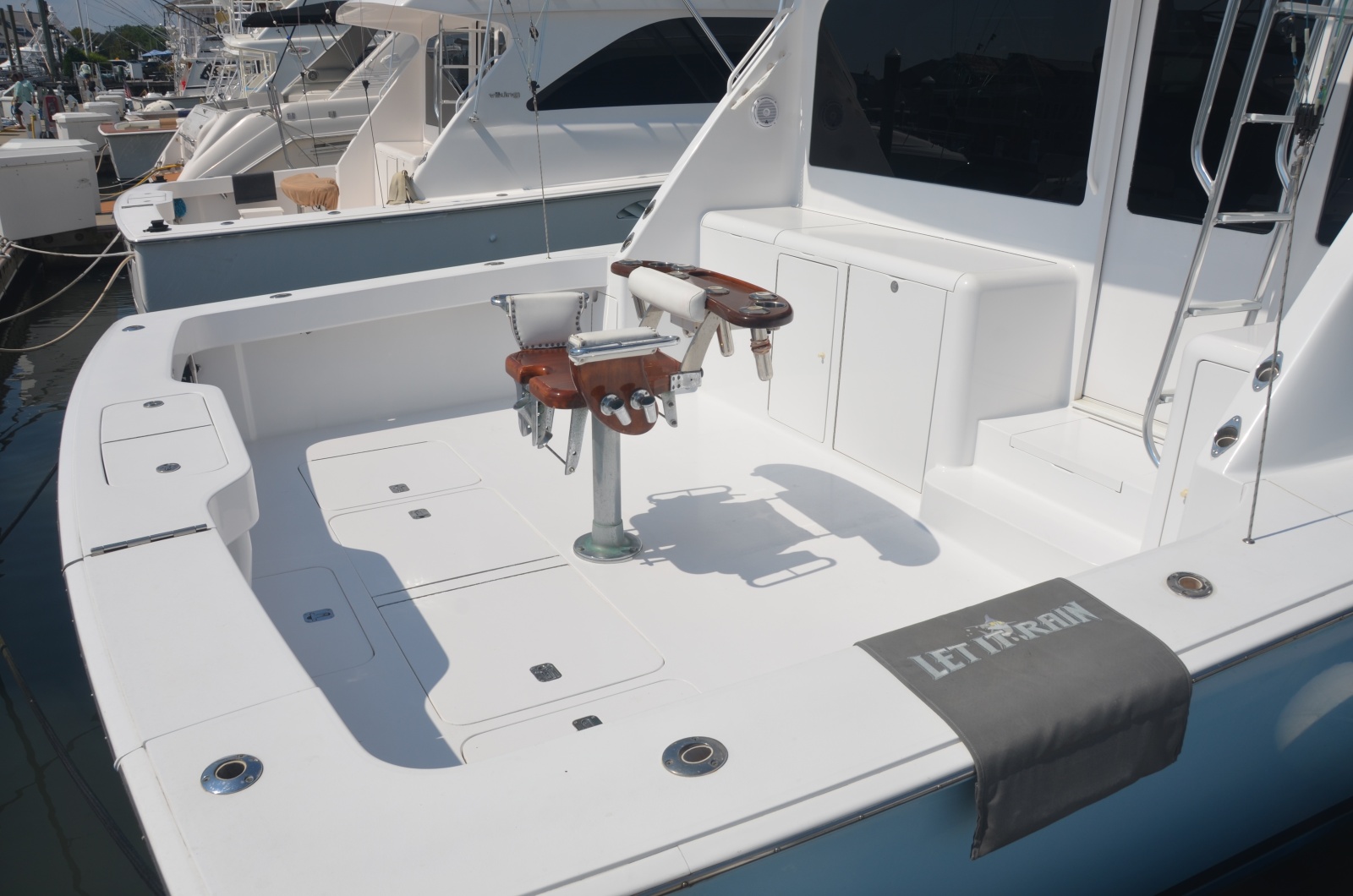 52' 2003 Viking 52 Convertible