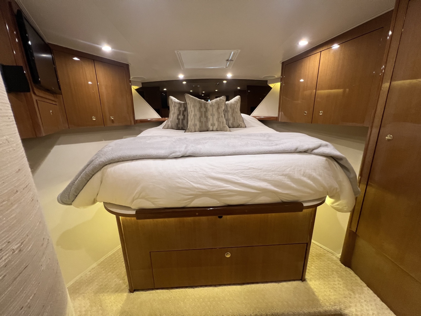52' 2003 Viking 52 Convertible