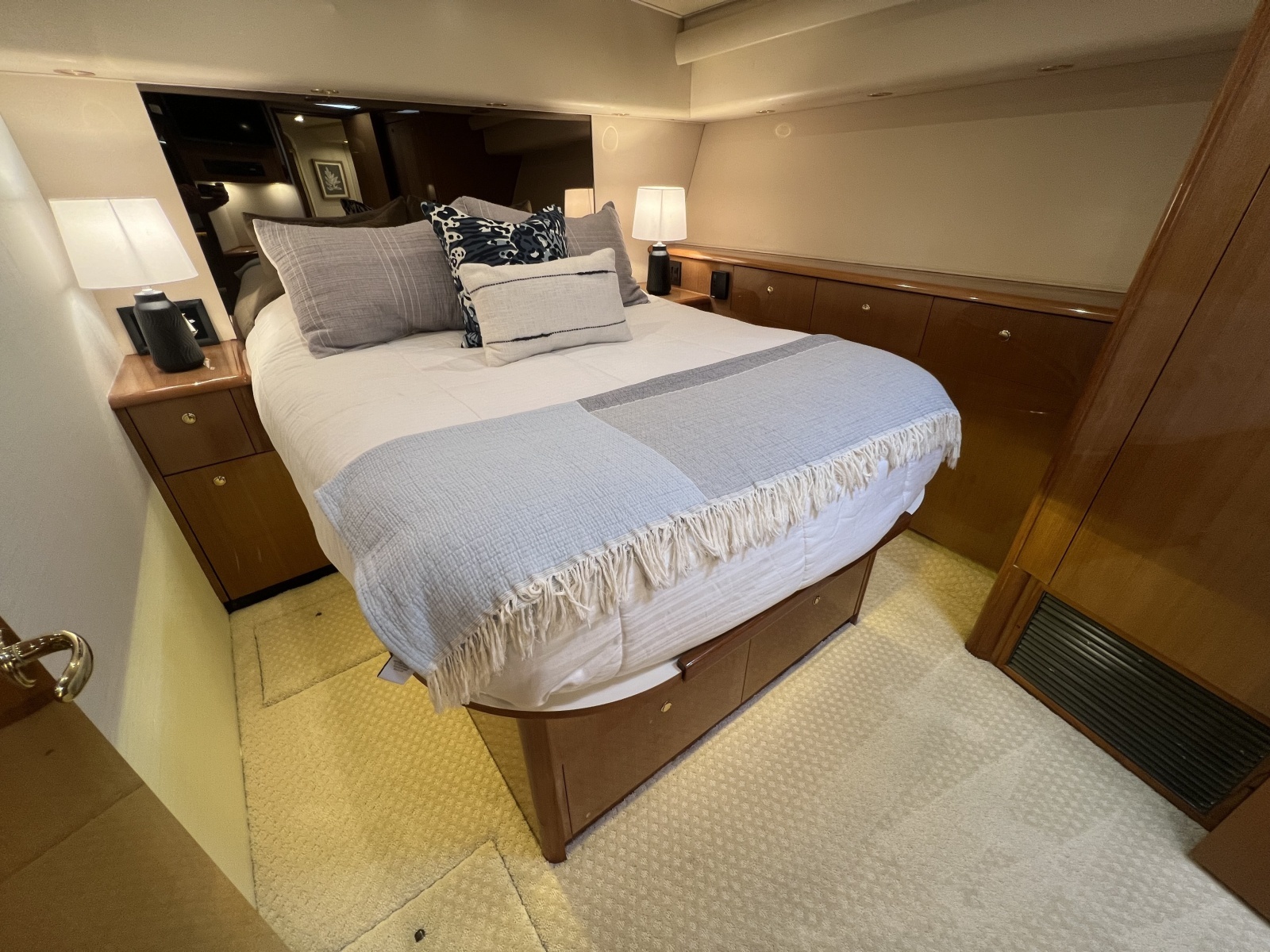 Viking 52 LET IT RAIN - Master Stateroom