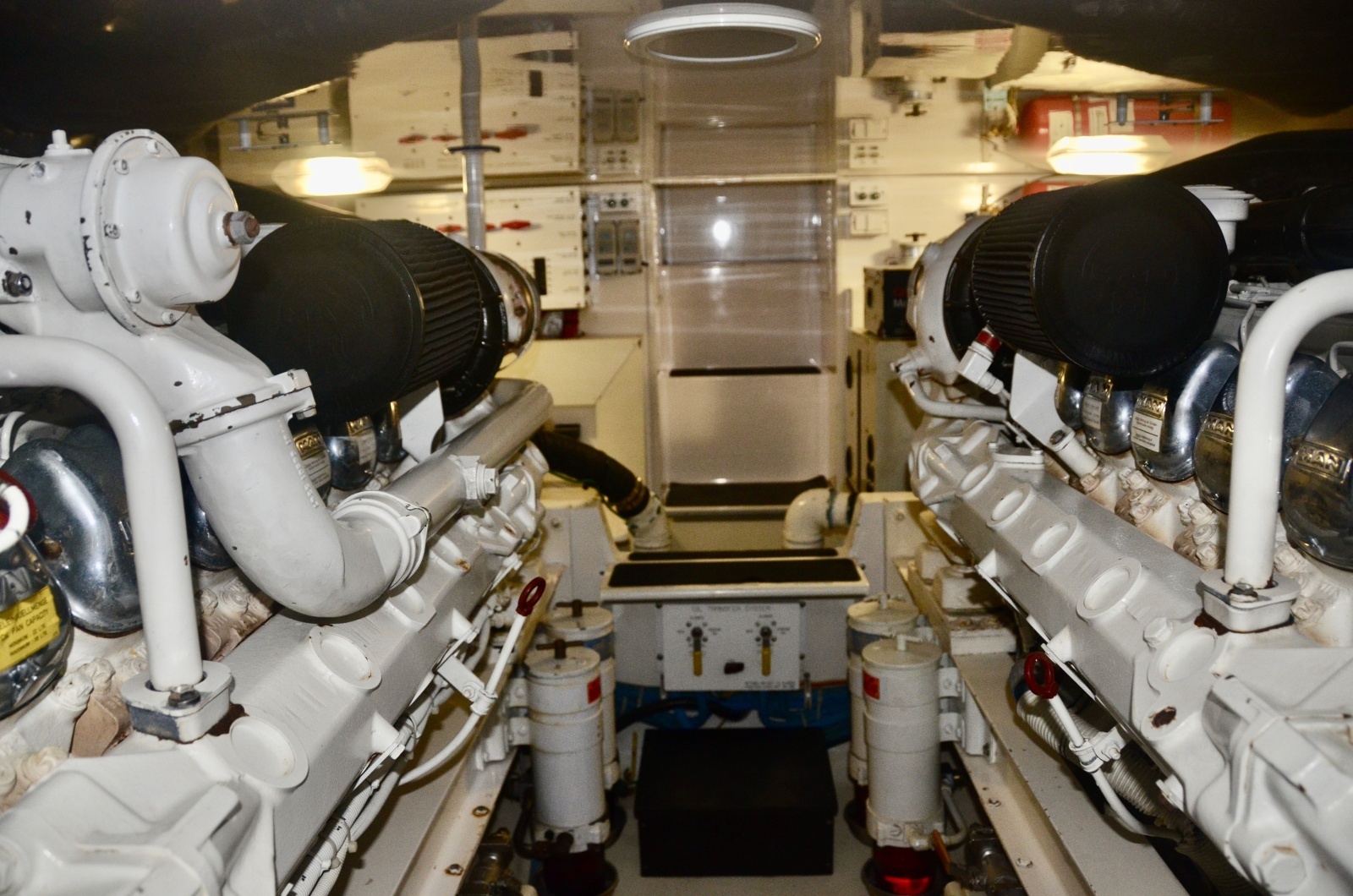 Viking 52 LET IT RAIN - Engine Room