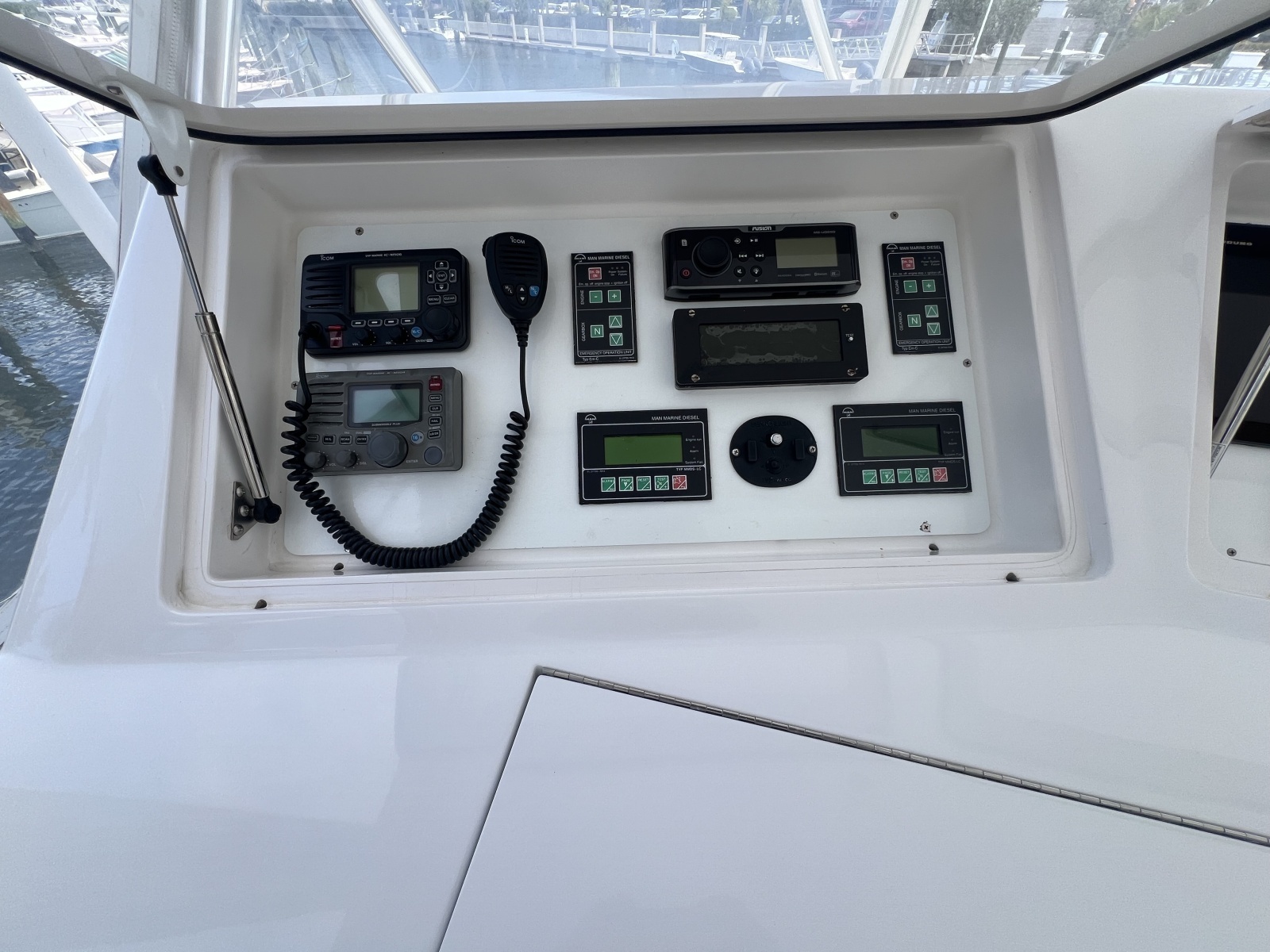 Viking 52 LET IT RAIN - Helm