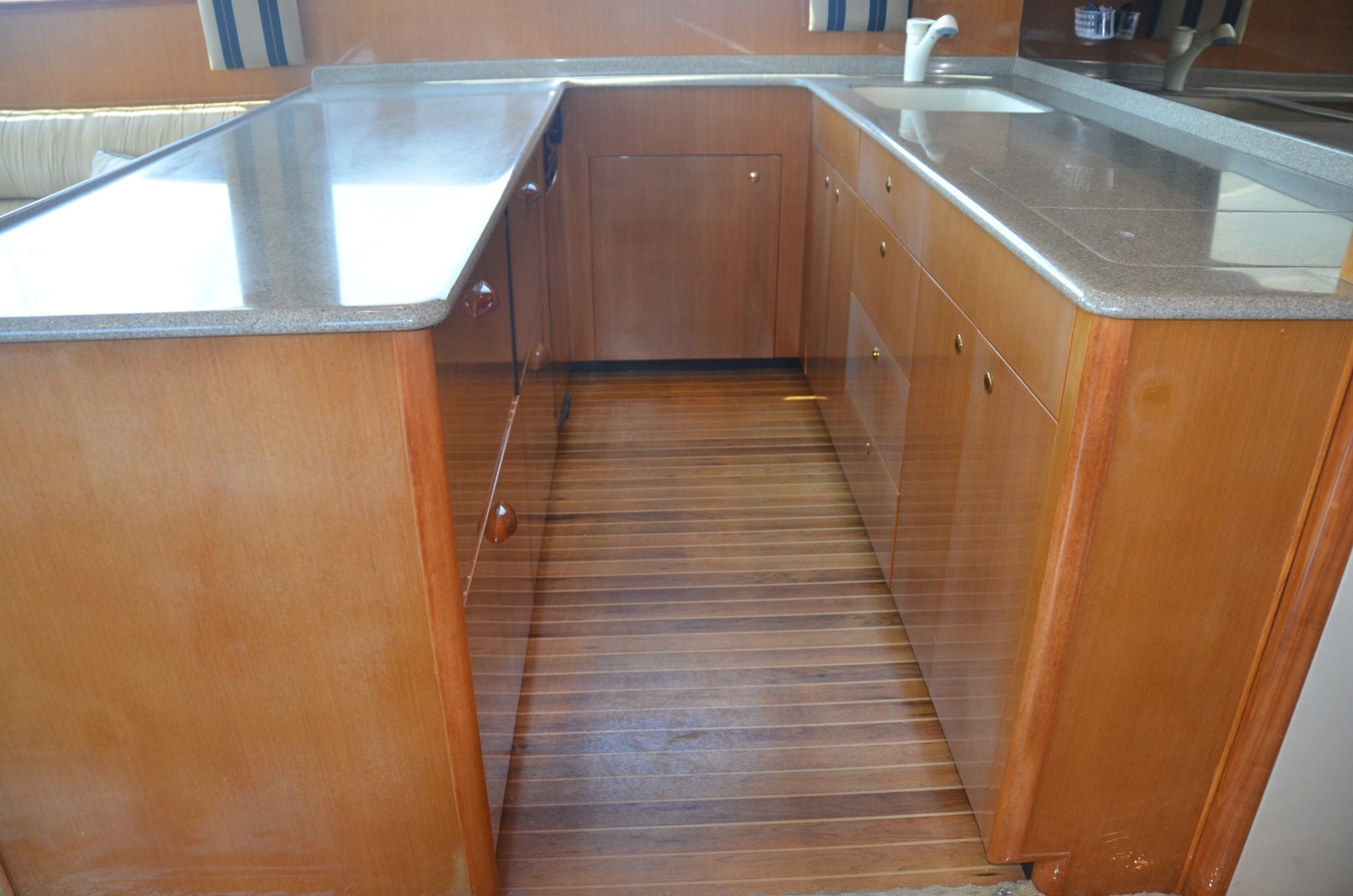 52' 2003 Viking 52 Convertible