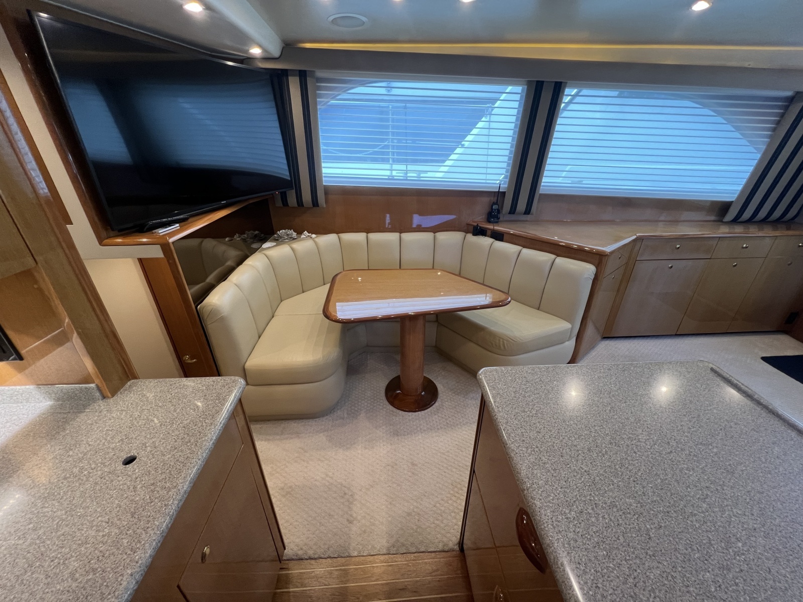 Viking 52 LET IT RAIN - Galley Dinette