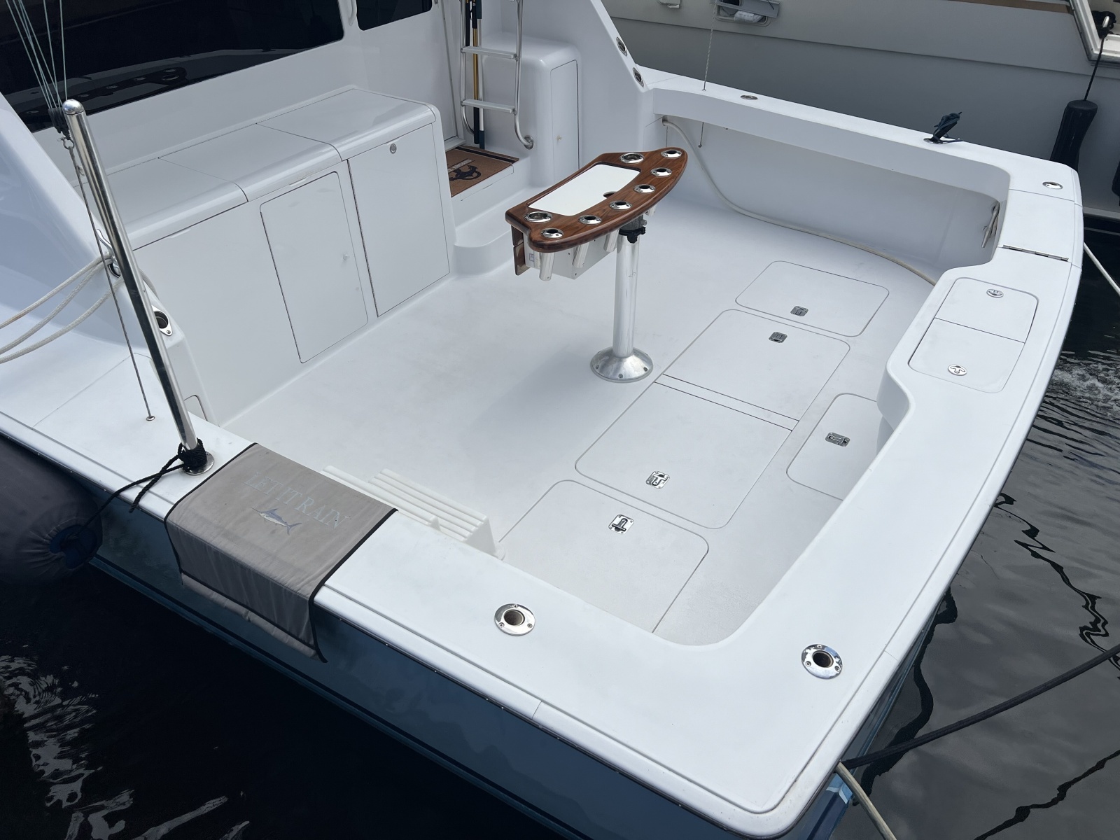 Viking 52 LET IT RAIN - Cockpit