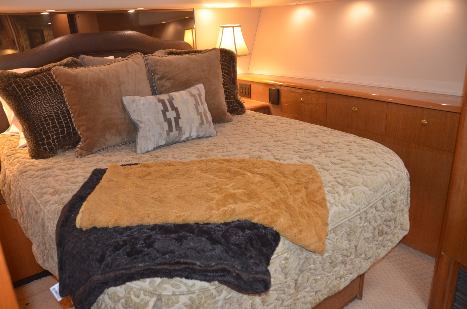 52' 2003 Viking 52 Convertible