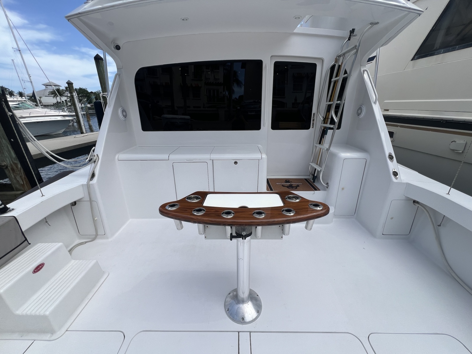 Viking 52 LET IT RAIN - Cockpit