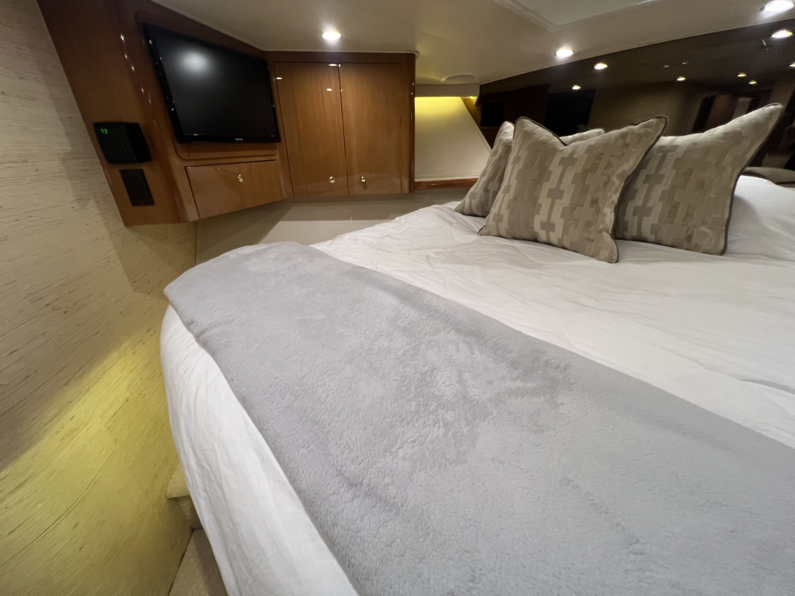 52' 2003 Viking 52 Convertible