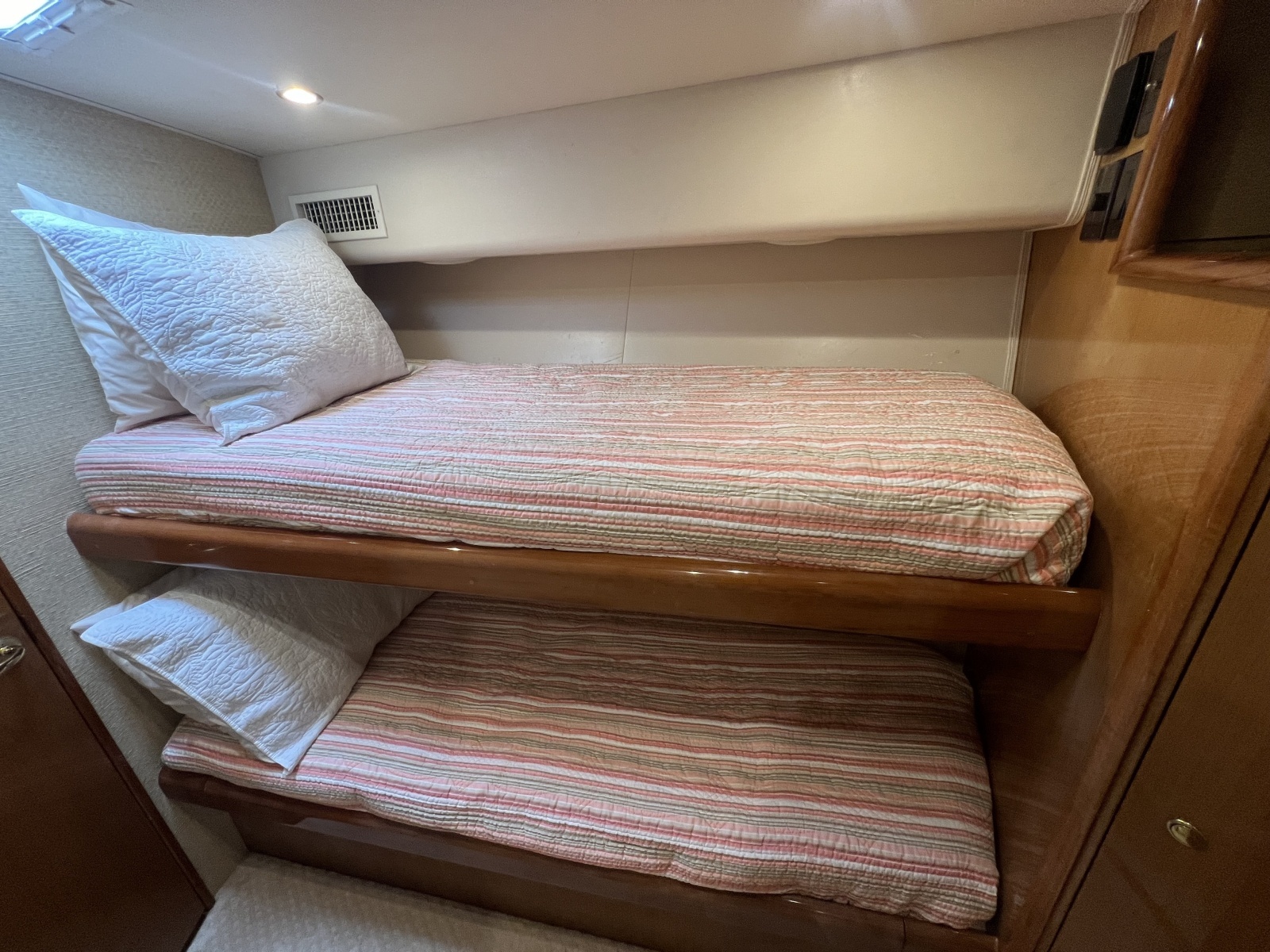 Viking 52 LET IT RAIN - Guest Twin Cabin