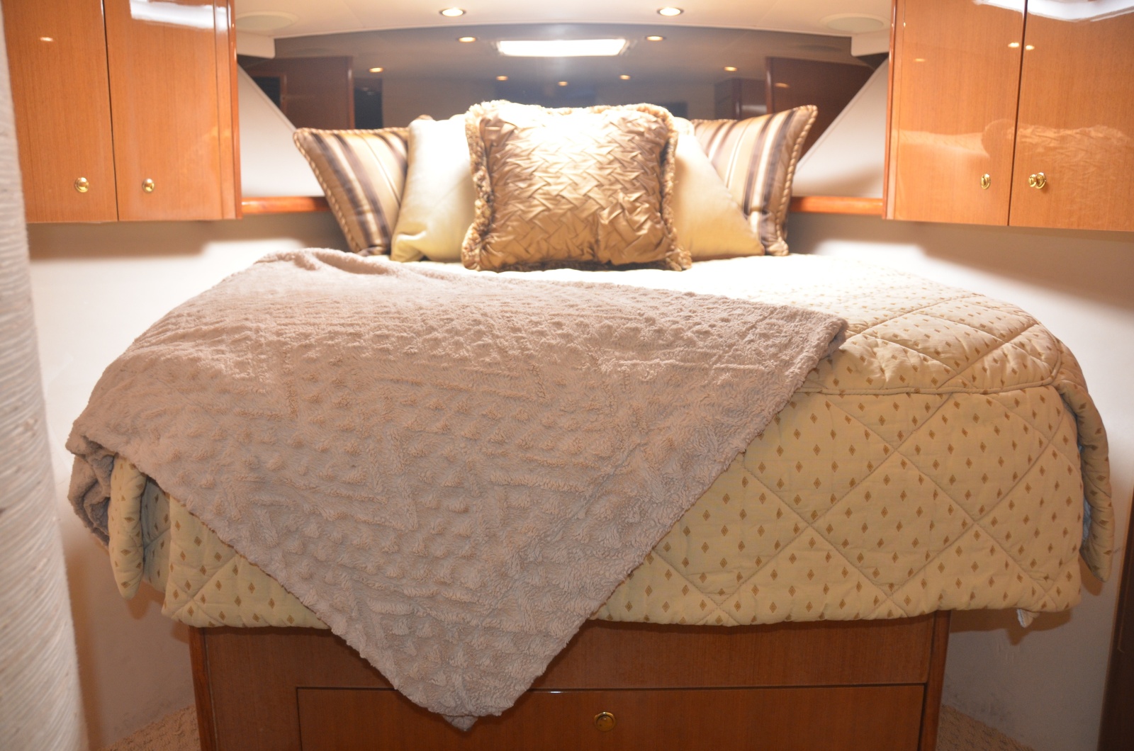 52' 2003 Viking 52 Convertible