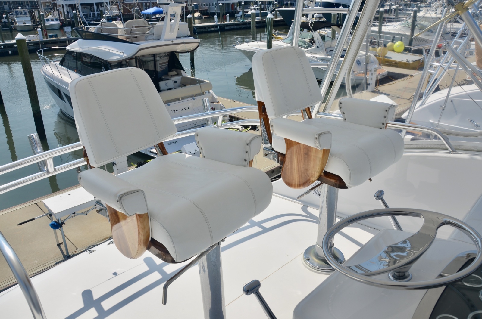 Viking 52 LET IT RAIN - Helm