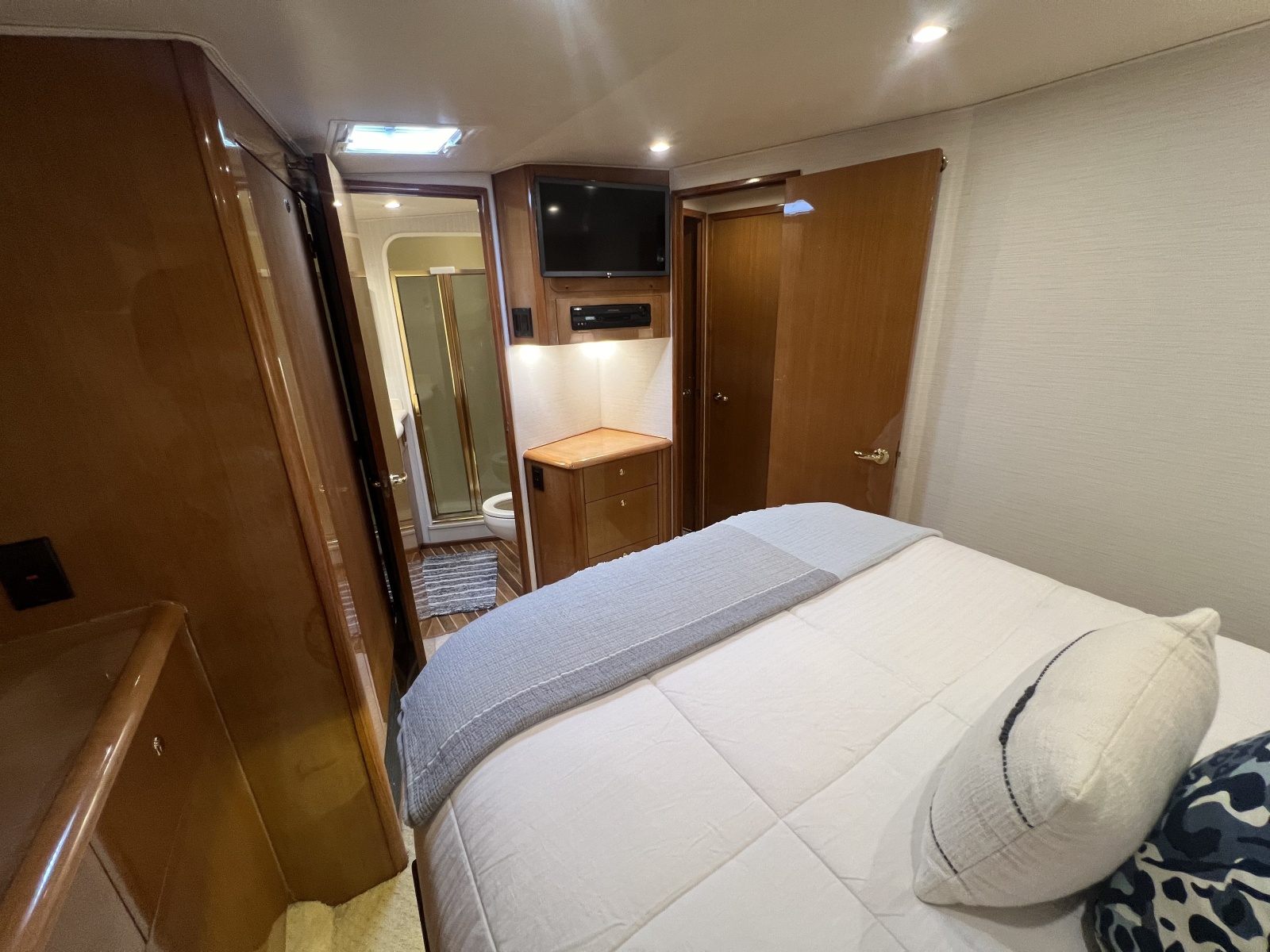 52' 2003 Viking 52 Convertible