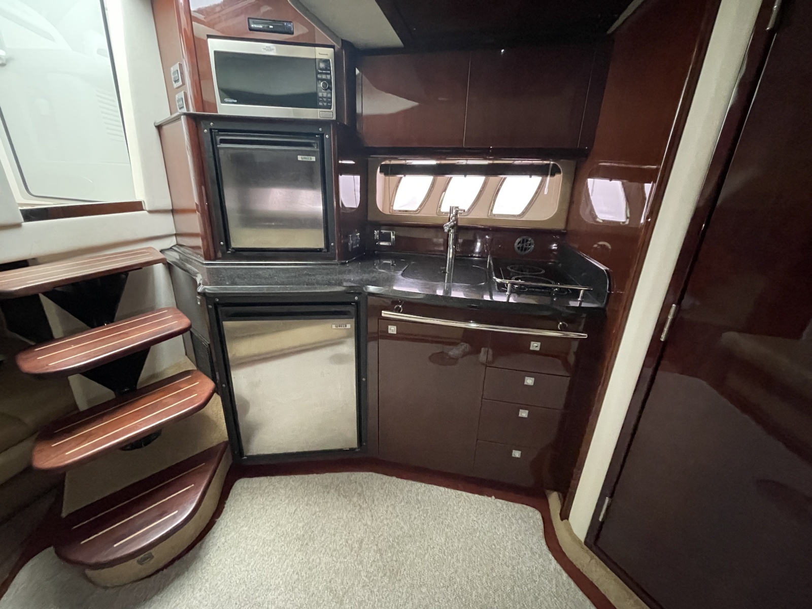 39' 2010 Sea Ray 390 Sundancer