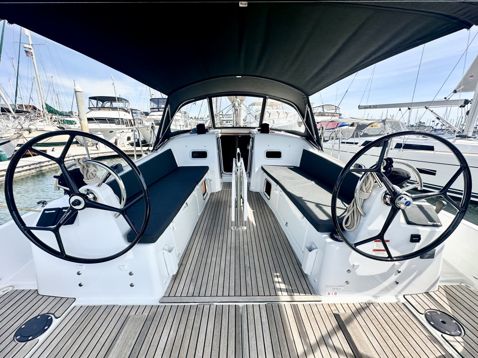 38' 2023 Jeanneau 380 PERFORMANCE