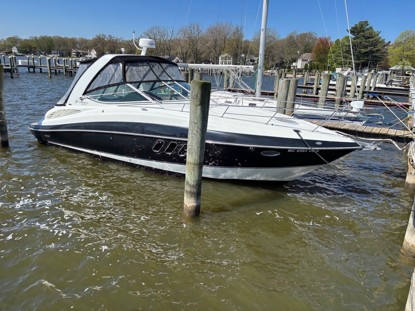 35' 2008 Cruisers Yachts 330/350 Express